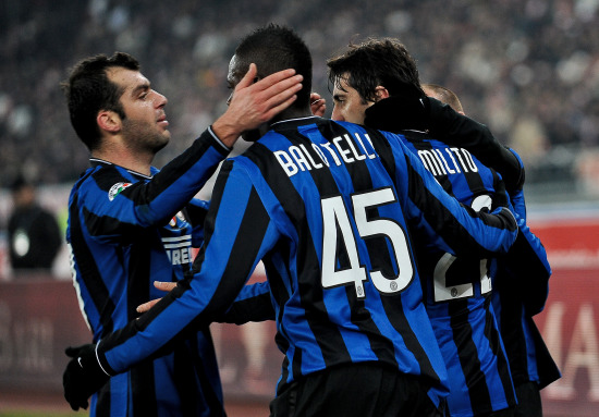 里被并置 里被并置