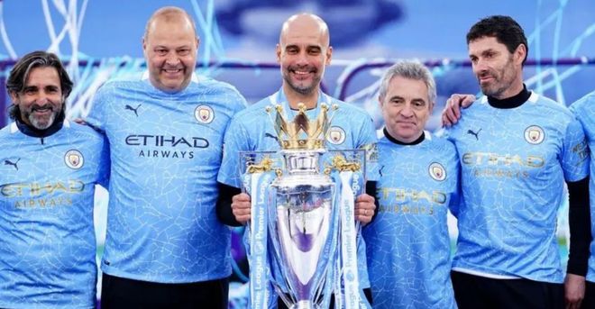 喝彩的同时 喝彩的同时